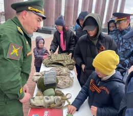 Выставку «О Родине, о подвигах, о славе» организовали ветераны «Боевого братства»